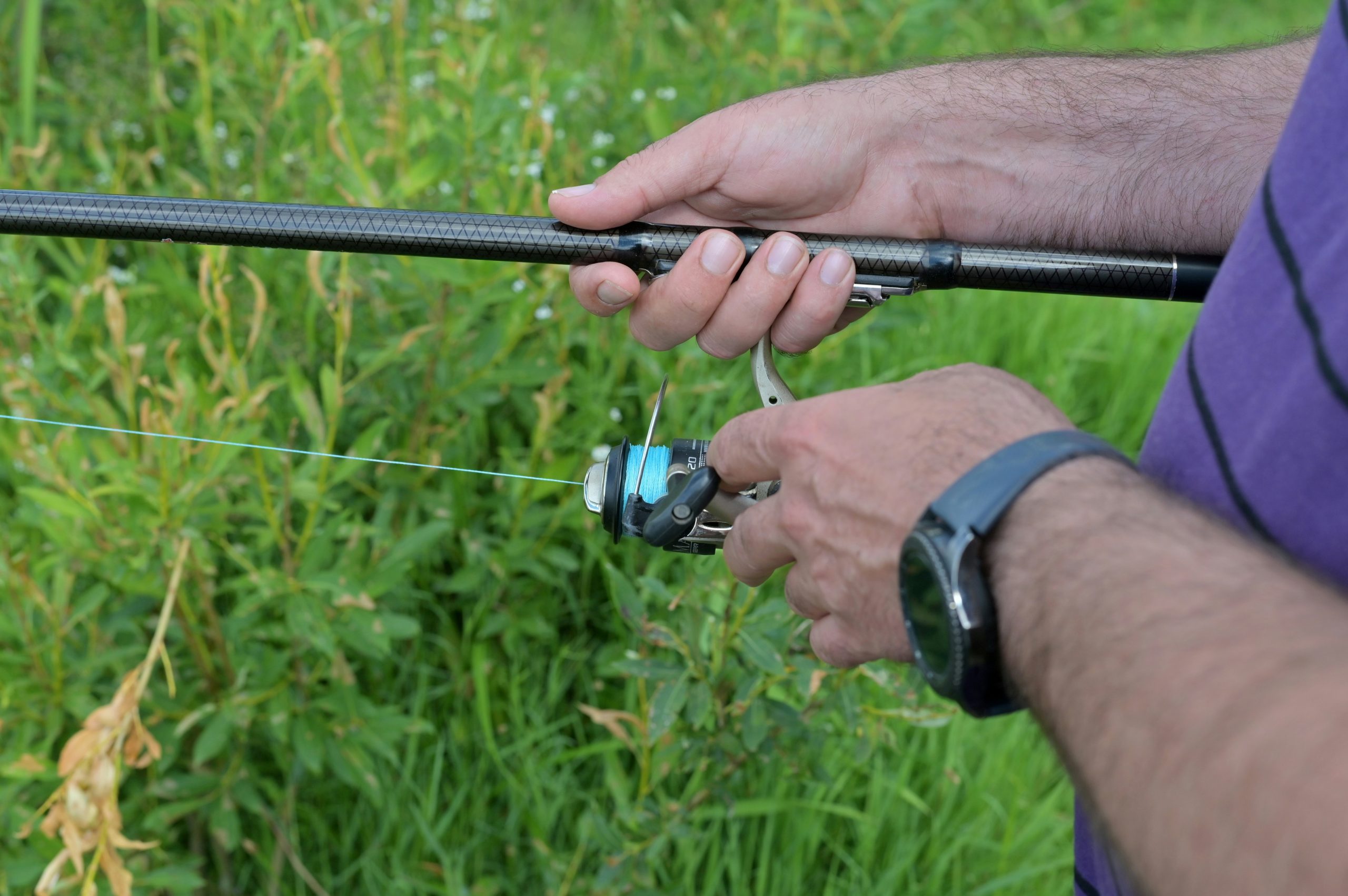 Should I Choose A Two-handed Or One-handed Saltwater Fishing Rod?
